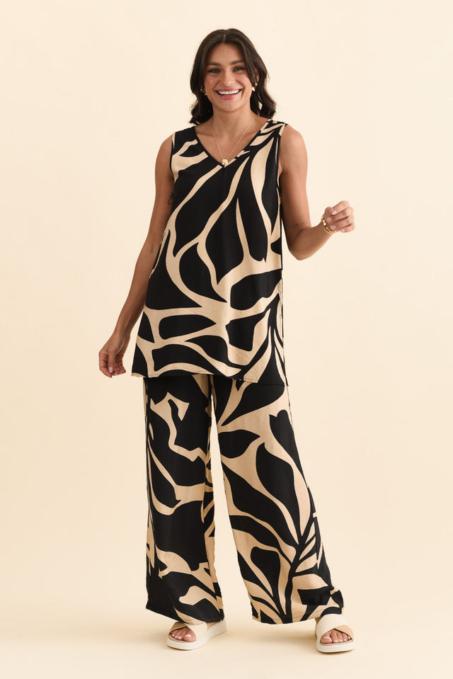 Lana Black Abstract Tunic Tank,Brunette model,alt text|model:Brontie image 3