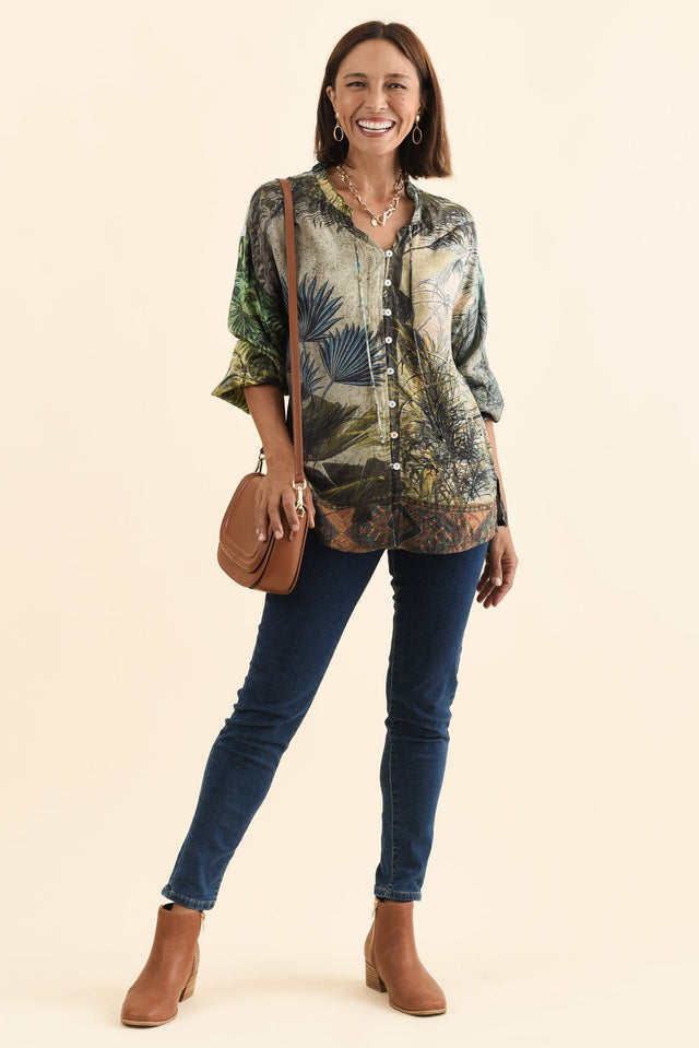 alt text|model:Cara image 3