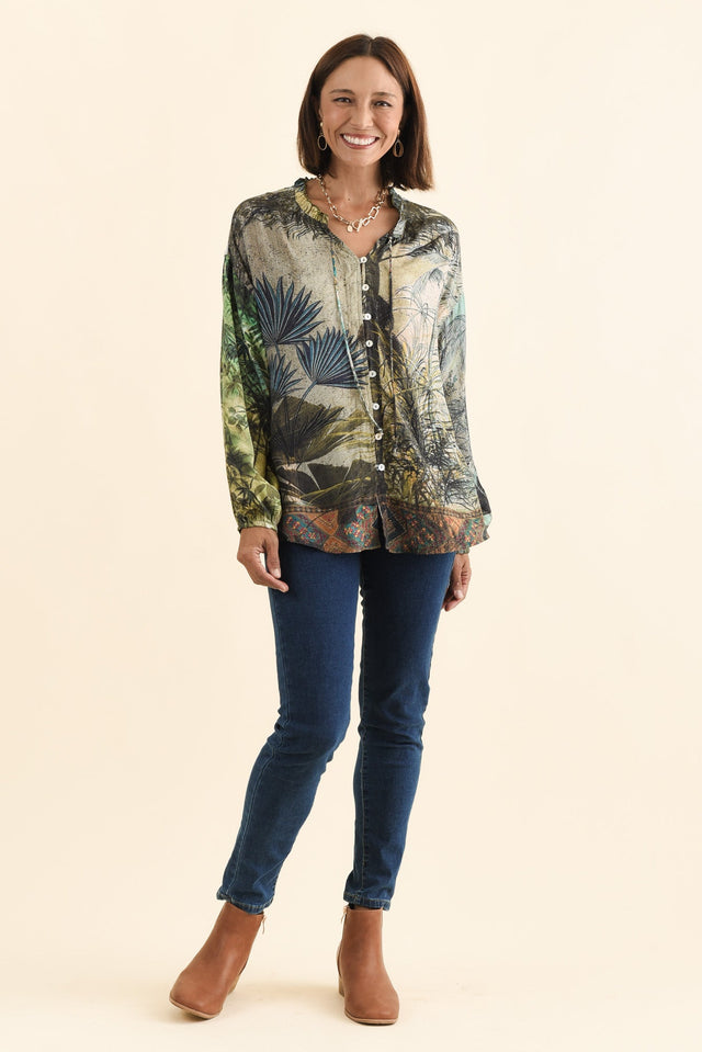 alt text|model:Cara image 7