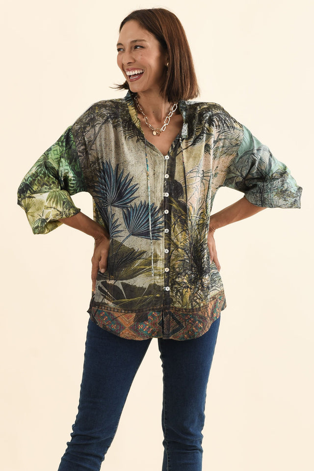 alt text|model:Cara image 2