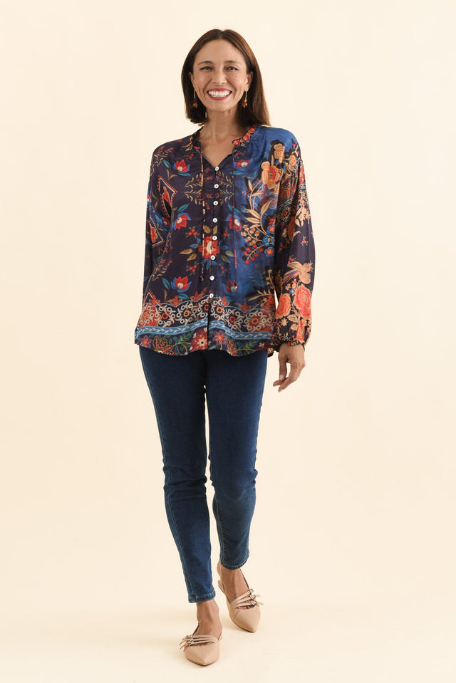 alt text|model:Cara image 2