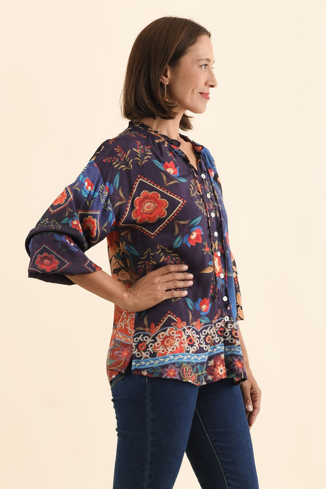 alt text|model:Cara image 3