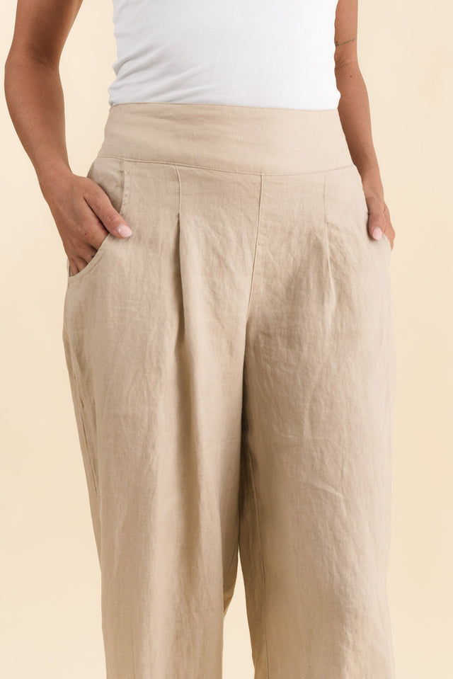 Lassie Beige Linen Barrel Pants,Brunette model,alt text|model:Brontie image 6