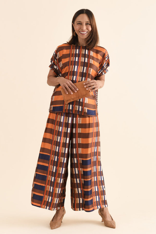 Lattice Orange Check Top,Full Body,Brunette model,alt text|model:Cara image 2