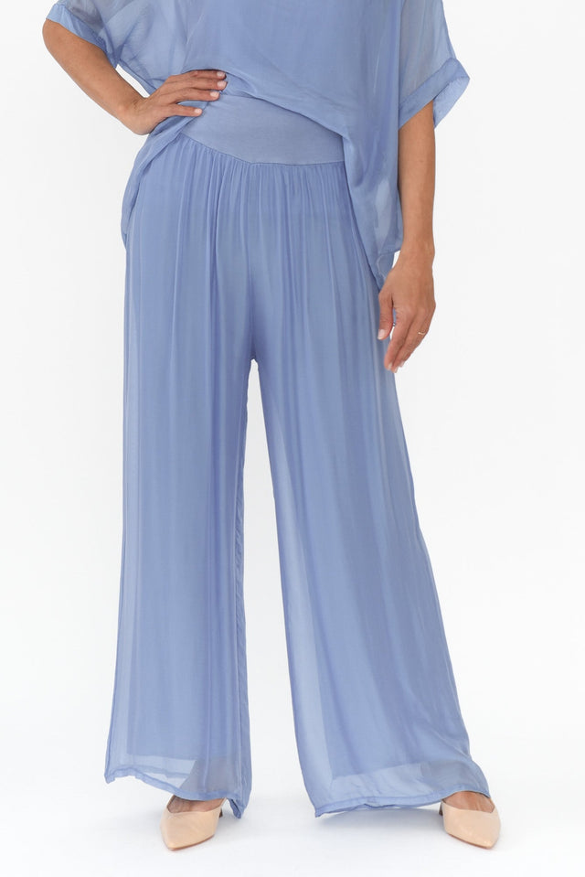 alt text|model:Cara image 1