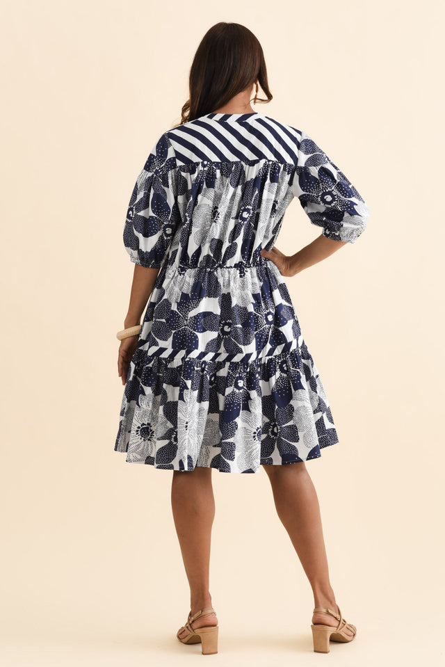 alt text|model:Cara image 5