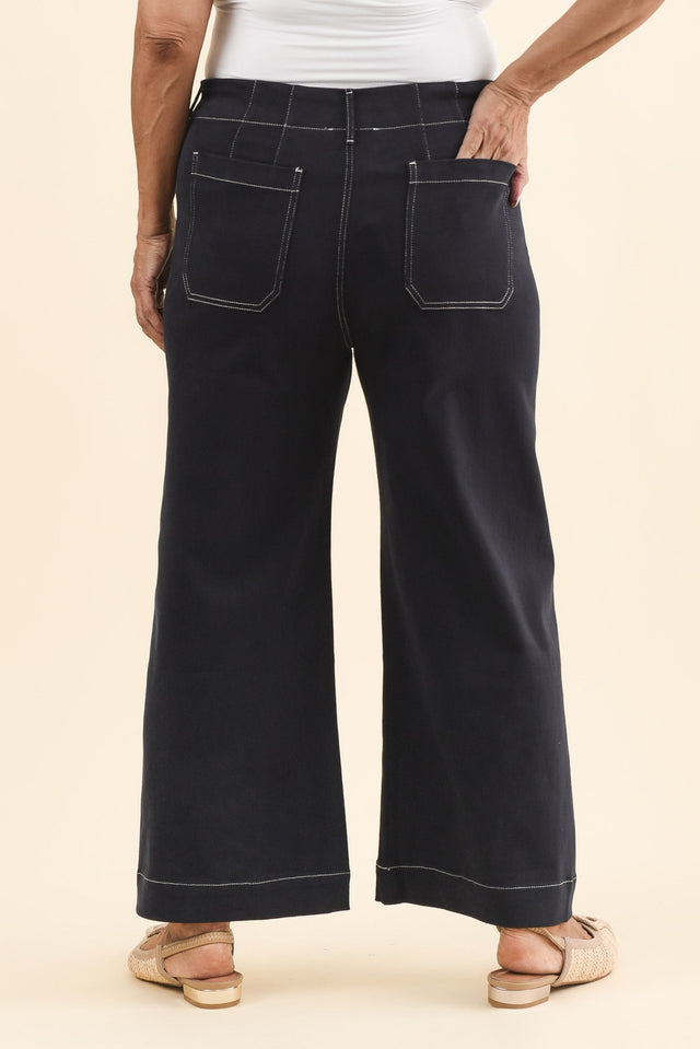 Lenon Dark Blue Denim Cropped Jeans,Brunette model,alt text|model:Pilita image 4
