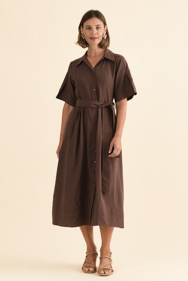Leo Chocolate Shirt Dress,Full Body,Brunette model,alt text|model:Laura