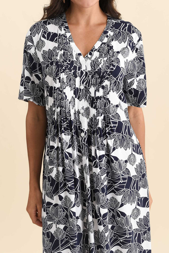 alt text|model:Brontie image 6