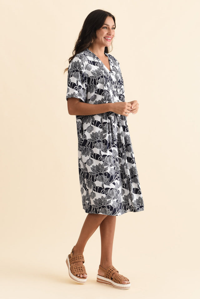 alt text|model:Brontie image 4