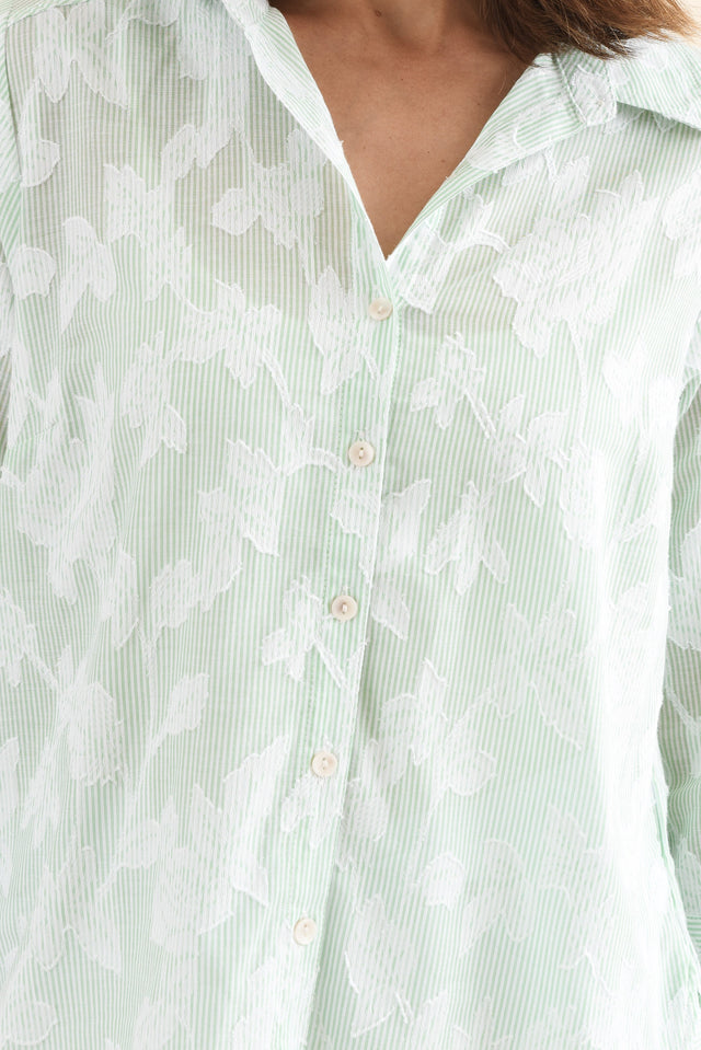 Lilah Green Garden Cotton 3/4 Sleeved Shirt,Detail,Brunette model,alt text|model:Cara image 5