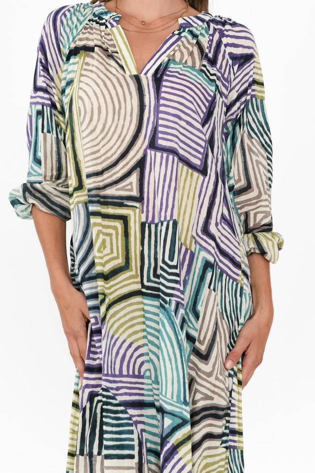 Liliana Green Ripple Cotton Kaftan,Brunette model,alt text|model:Johanna image 8