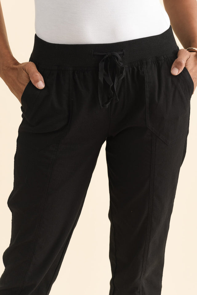 Lindsay Black 7/8 Cargo Pants,Brunette model,alt text|model:Cara image 5