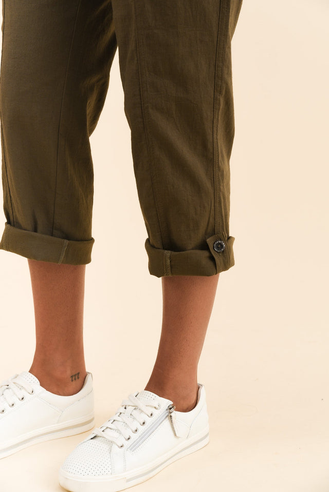 Lindsay Khaki 7/8 Cargo Pants,Brunette model,alt text|model:Brontie image 7
