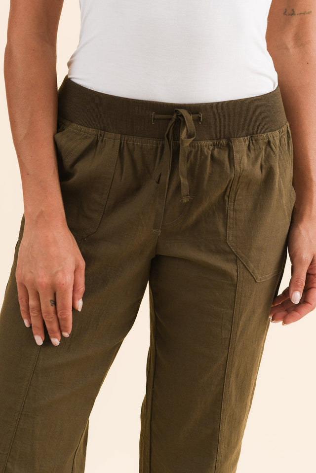 Lindsay Khaki 7/8 Cargo Pants,Brunette model,alt text|model:Brontie image 6