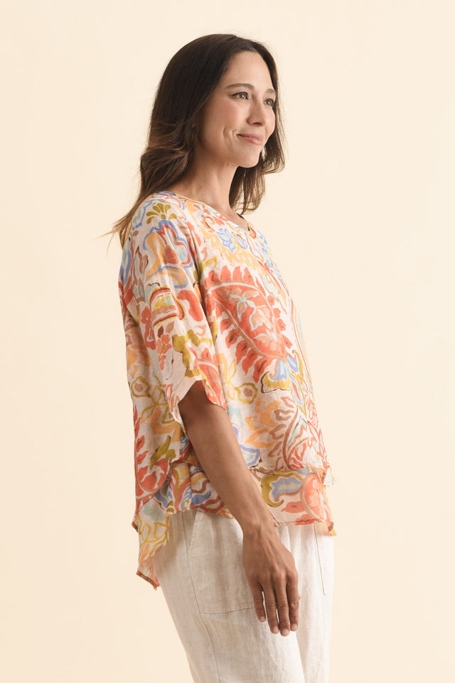 alt text|model:Cara image 4