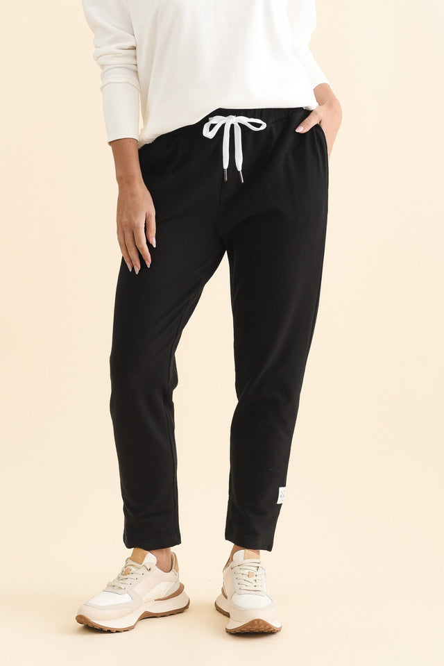 Lobby Black Cotton Relaxed Sweatpants,Brunette model,alt text|model:MJ
