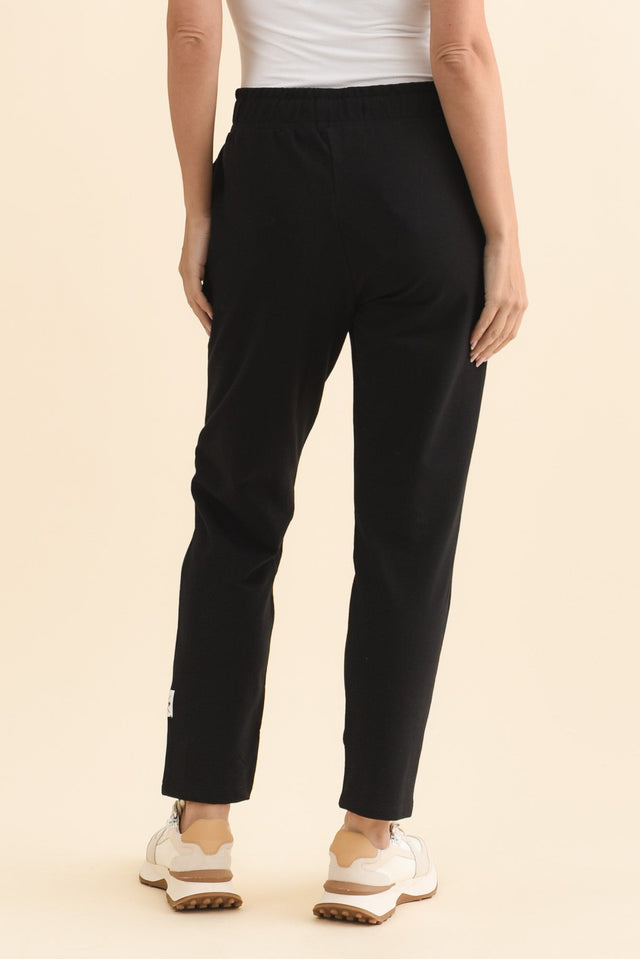 Lobby Black Cotton Relaxed Sweatpants,Brunette model,alt text|model:MJ image 5