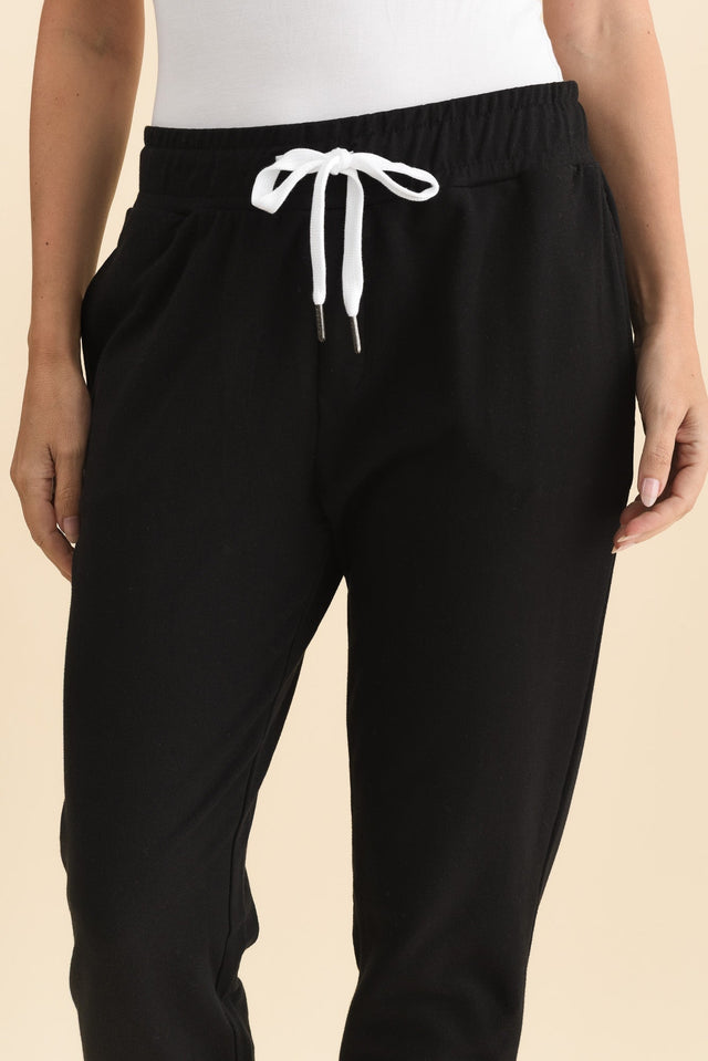 Lobby Black Cotton Relaxed Sweatpants,Brunette model,alt text|model:MJ image 6