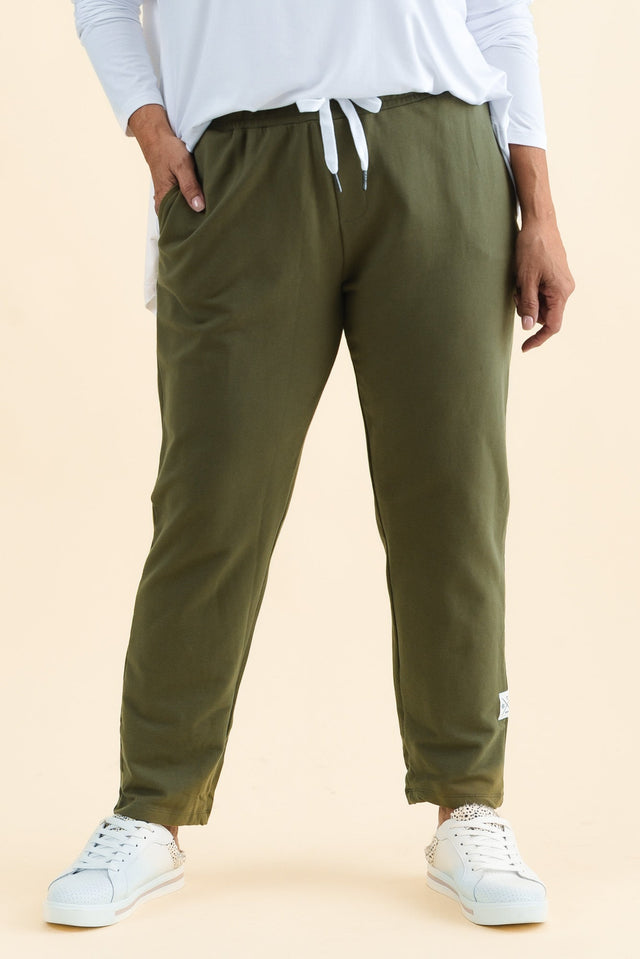 Lobby Khaki Cotton Relaxed Sweatpants,Brunette model,alt text|model:Pilita image 8