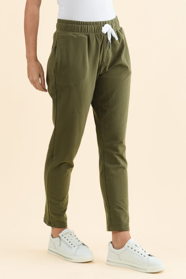 Lobby Khaki Cotton Relaxed Sweatpants,Brunette model,alt text|model:MJ image 4