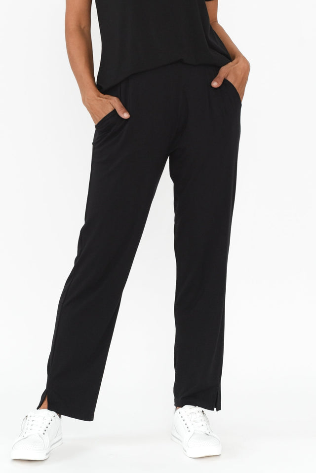 alt text|model:Cara image 3