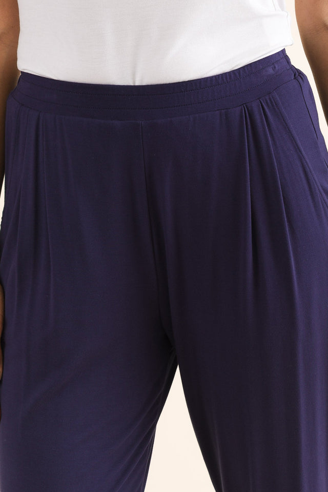 Lopez Navy Pocket Pants,Detail,Brunette model,alt text|model:Cara image 7