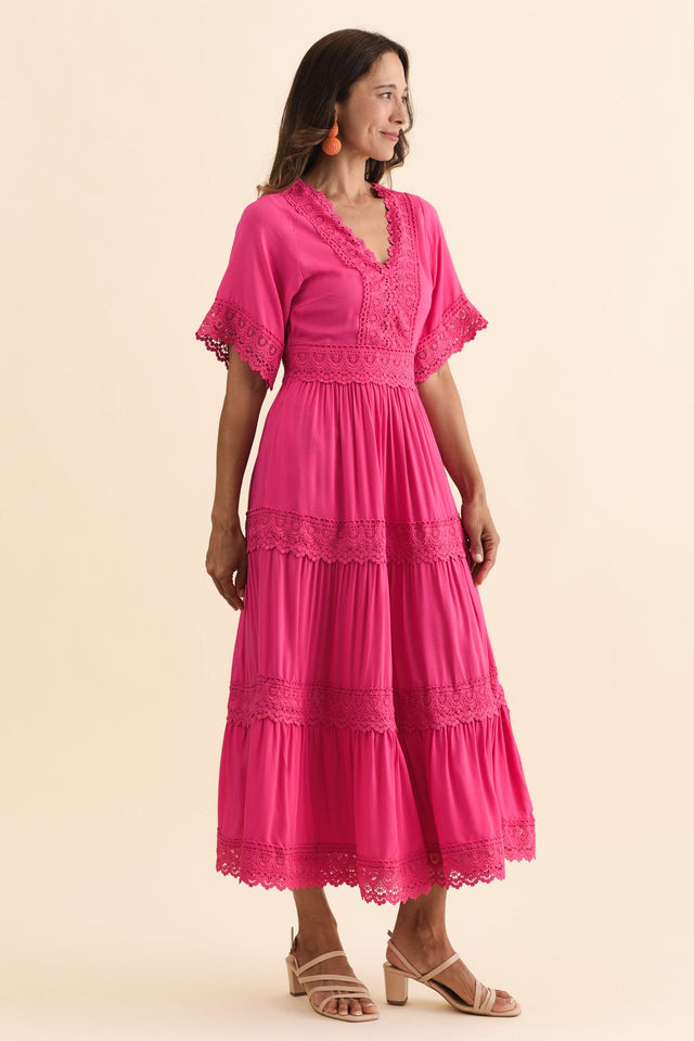 alt text|model:Cara image 4