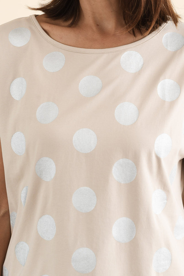 Lumi Natural Foil Spot Cotton Tee,brunette model,Close up of outfit,alt text|model:Cara image 5