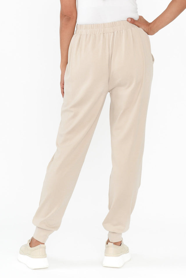 alt text|model:Cara image 6