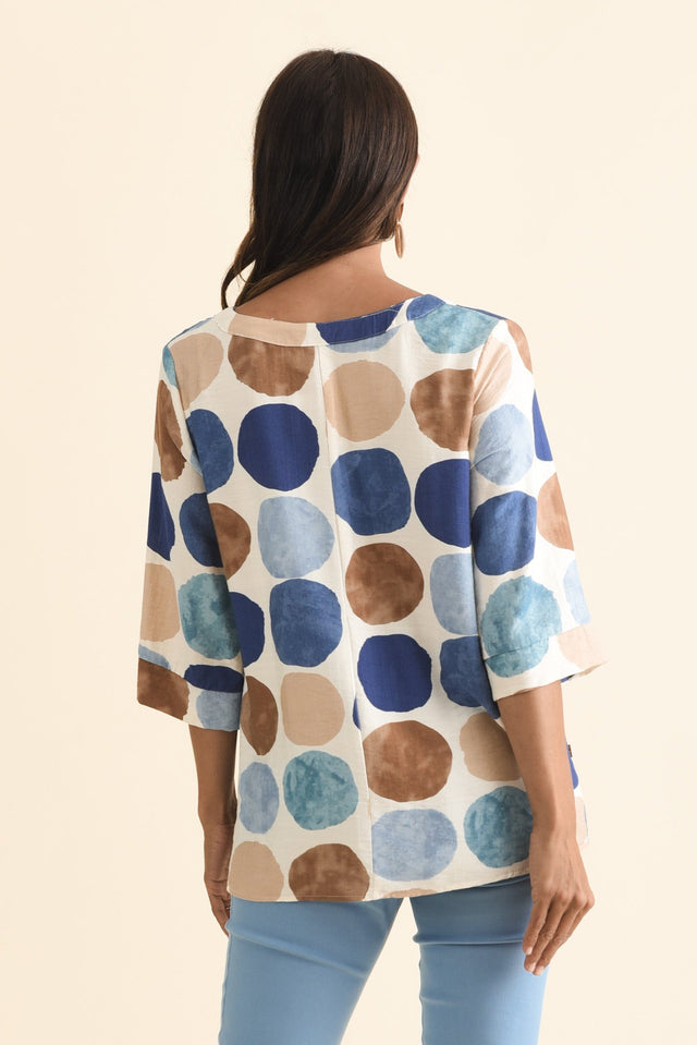 alt text|model:Cara image 5