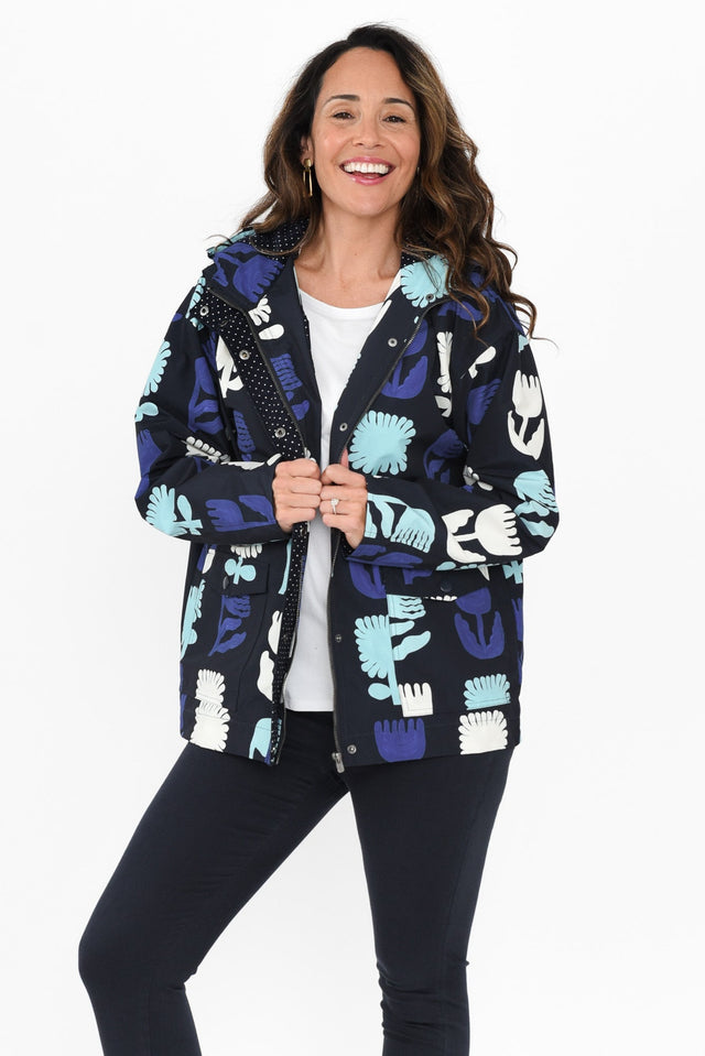 alt text|model:Nicole