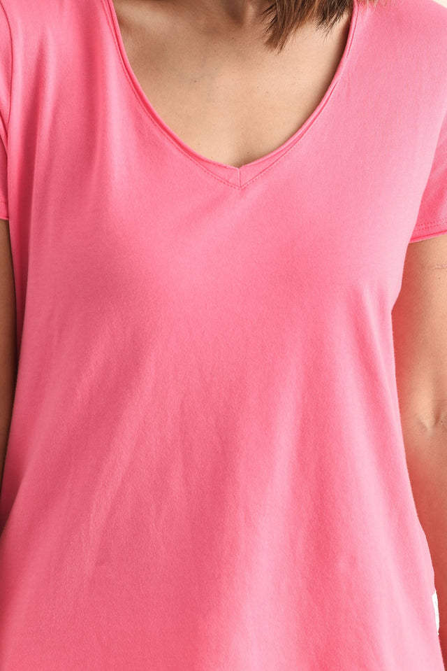 Maggie Melon Cotton Vee Tee,Detail,Brunette model,alt text|model:Cara image 5
