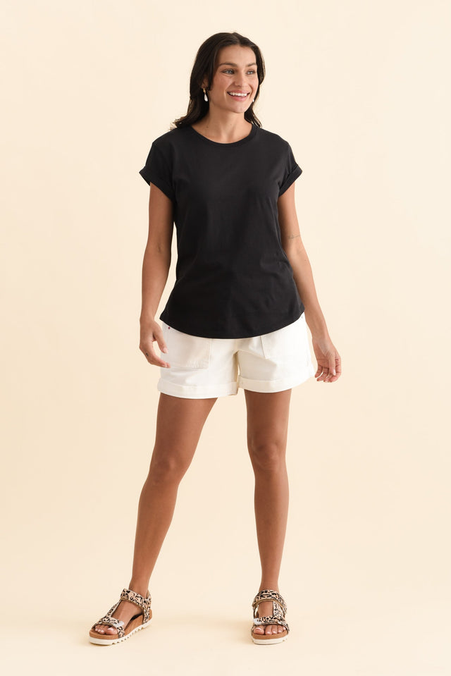 Manly Black Cotton Tee,Brunette model,alt text|model:Brontie image 7