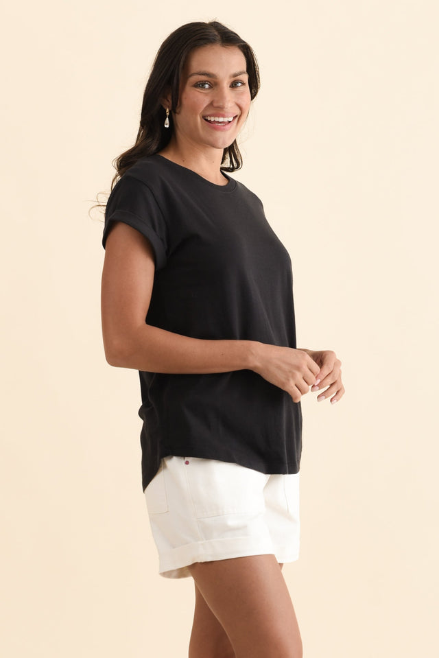 Manly Black Cotton Tee,Brunette model,alt text|model:Brontie