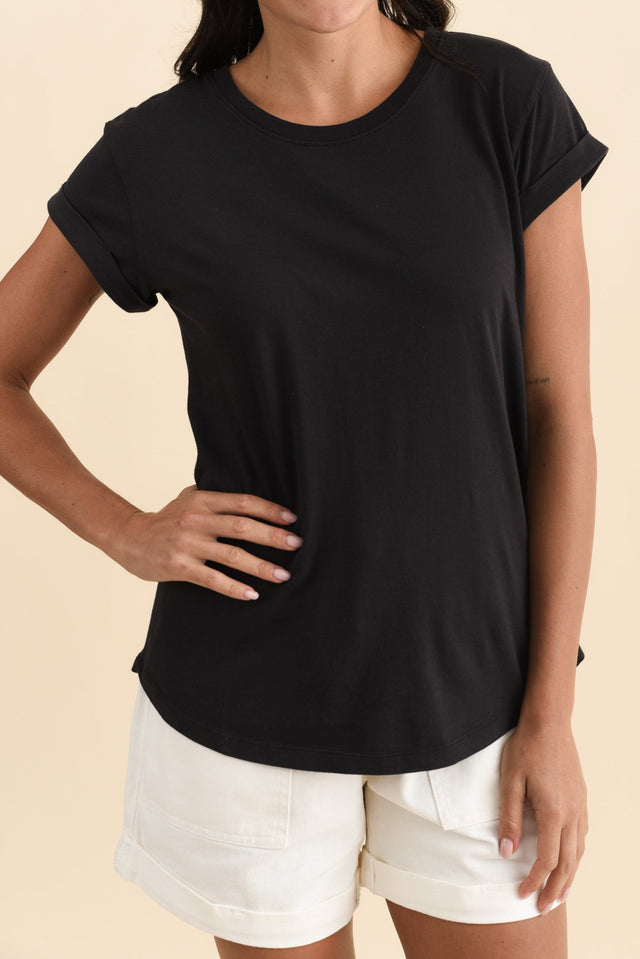 Manly Black Cotton Tee,Brunette model,alt text|model:Brontie image 5