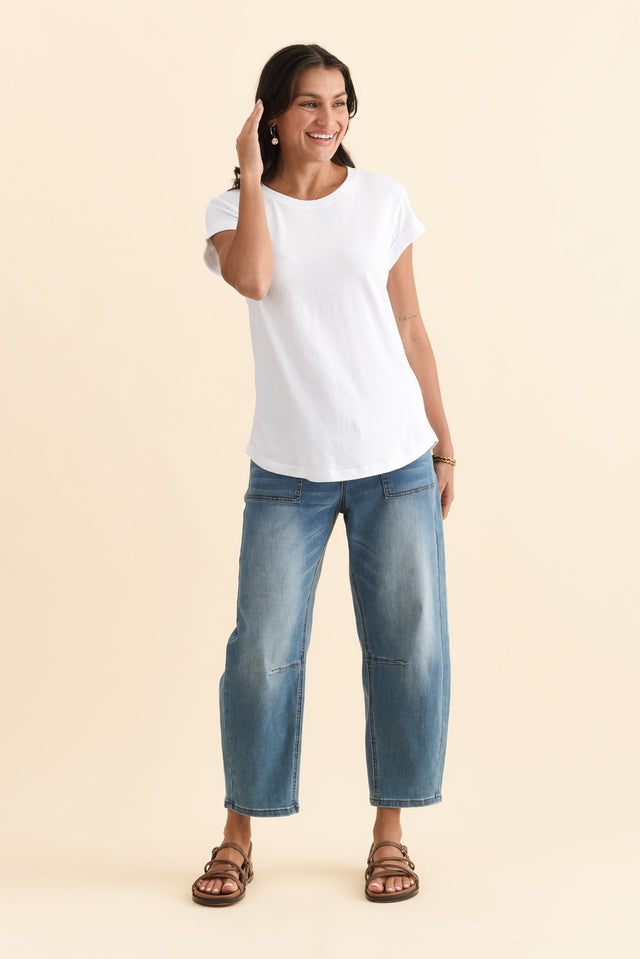 Manly White Cotton Tee,Brunette model,alt text|model:Brontie image 4