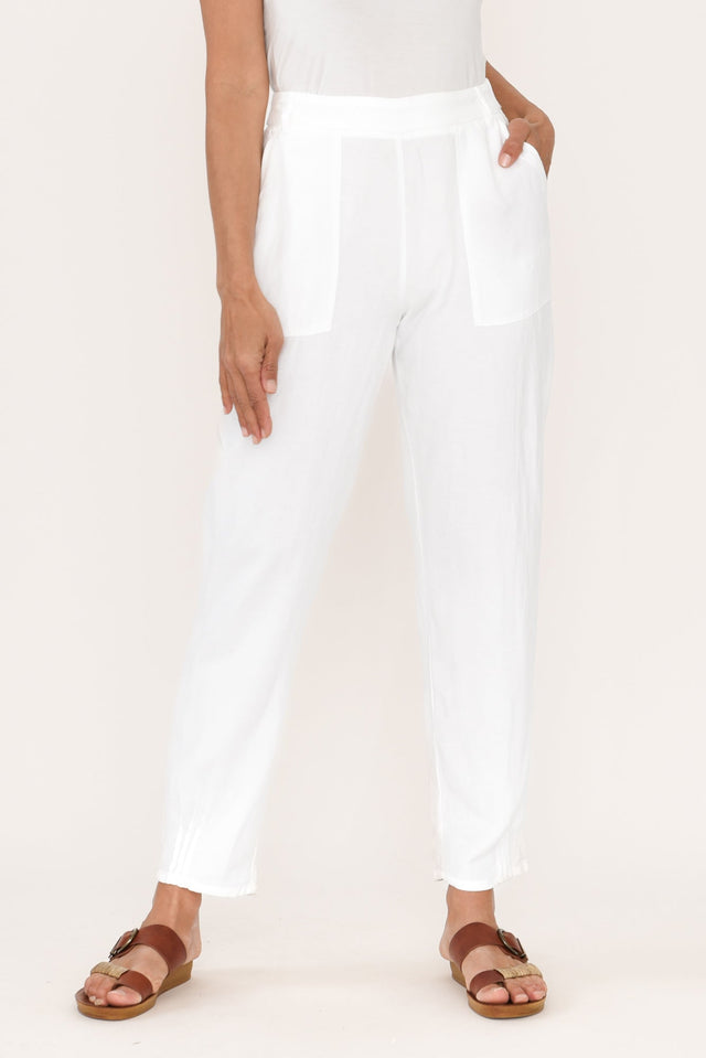 alt text|model:Cara image 1