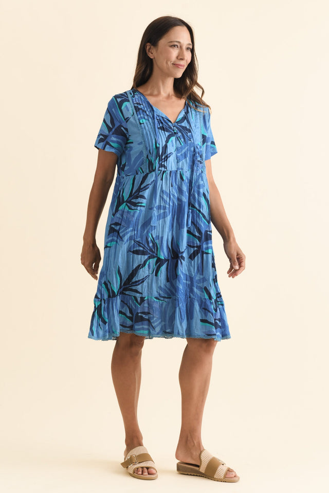 alt text|model:Cara image 4