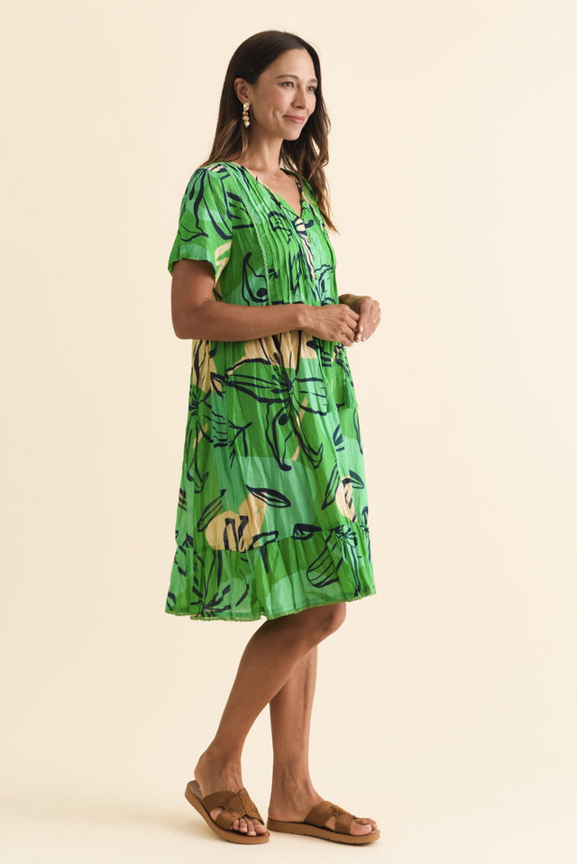 alt text|model:Cara image 4