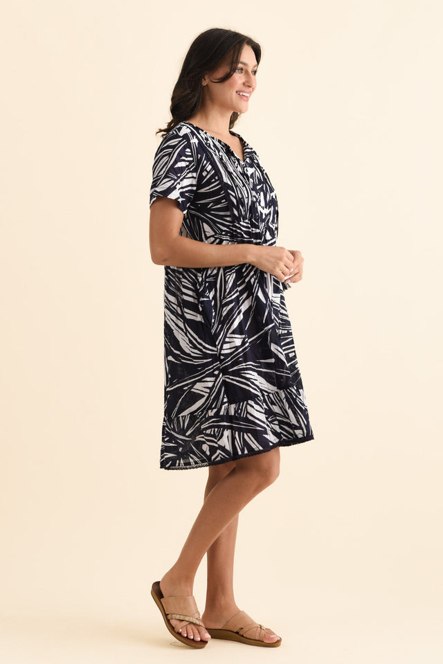 Marisol Navy Foliage Crinkle Cotton Dress,Brunette model,alt text|model:Brontie image 4