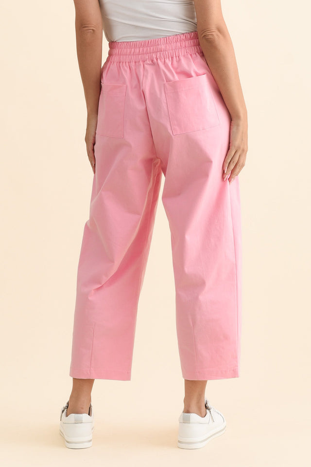 Martin Pink Cotton Barrel Pants,Brunette model,alt text|model:MJ image 5