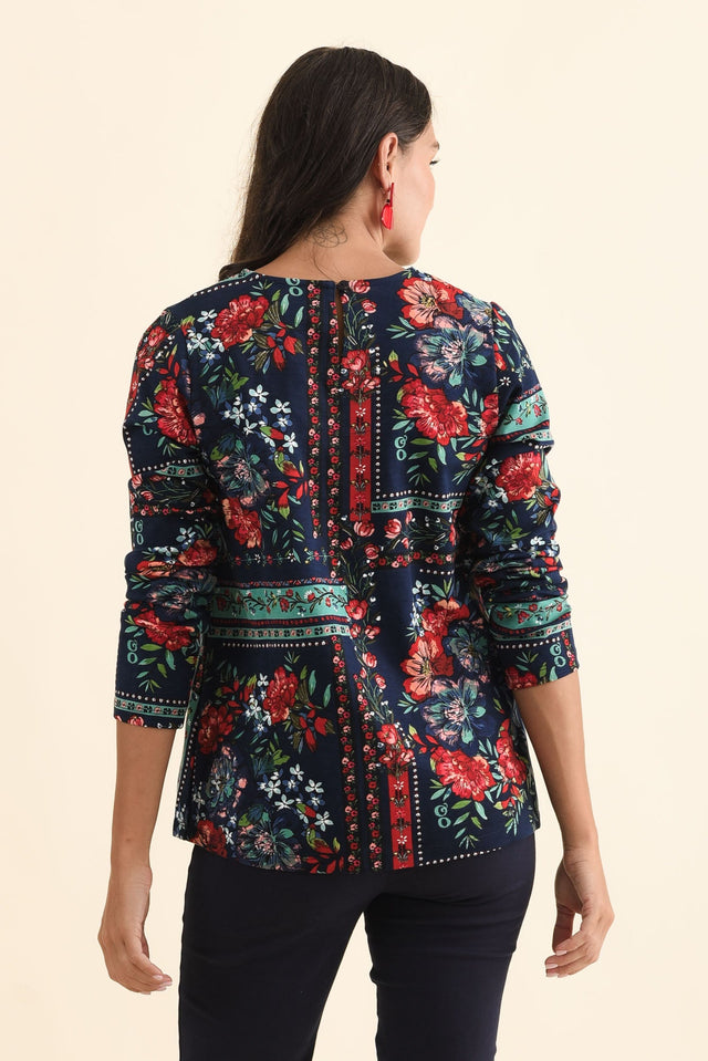 Miki Navy Floral Top,Brunette model,alt text|model:Brontie image 5