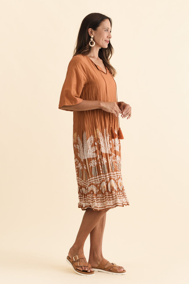 Mila Brown Beach Crinkle Cotton Dress,Brunette model,alt text|model:Cara image 4