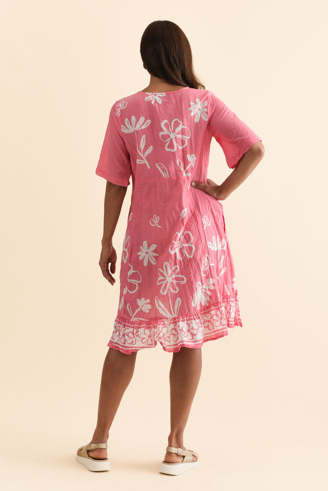 Mila Pink Flower Crinkle Cotton Dress,Brunette model,alt text|model:Cara image 4