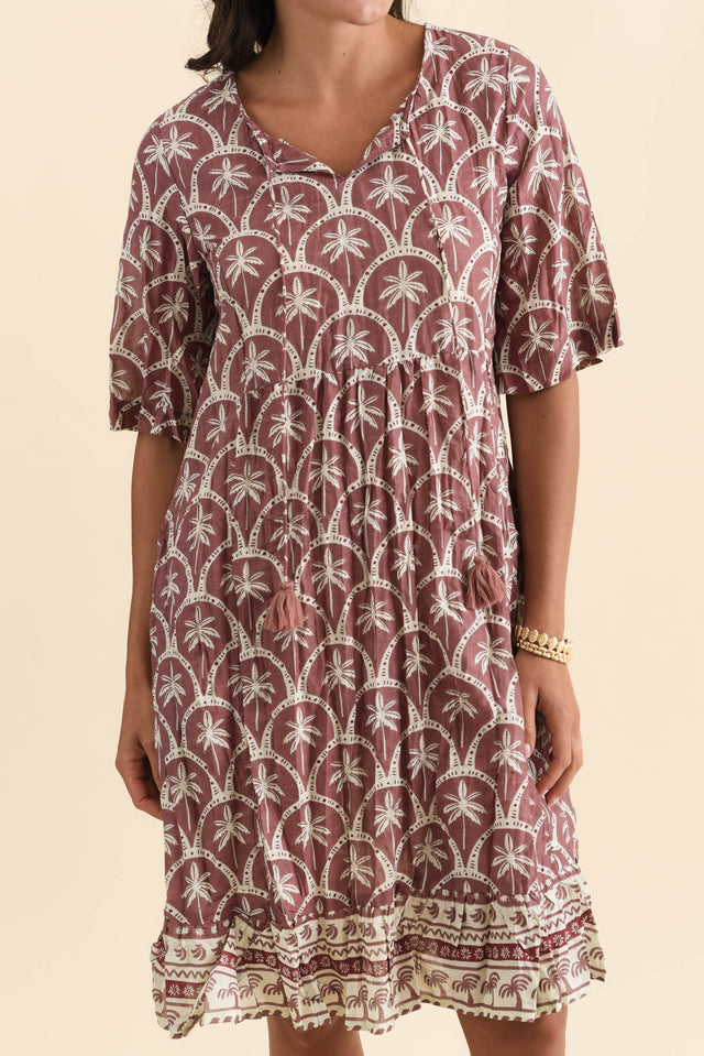 Mila Taupe Palm Crinkle Cotton Dress,Brunette model,alt text|model:Brontie image 6