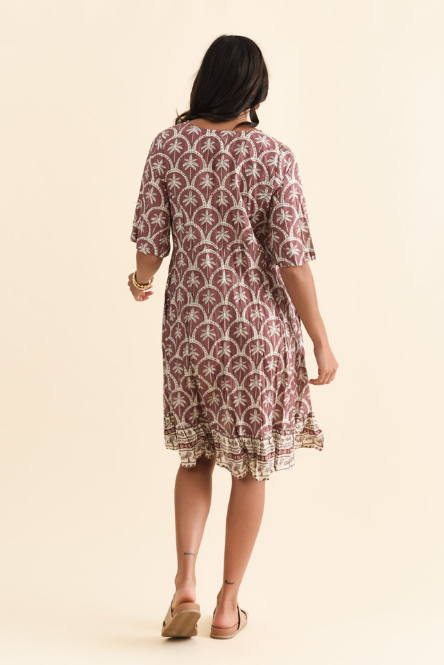 Mila Taupe Palm Crinkle Cotton Dress,Brunette model,alt text|model:Brontie image 5
