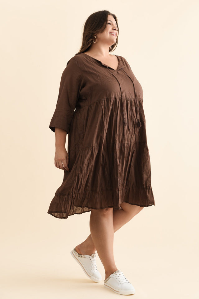 Milana Chocolate Crinkle Cotton Dress,Brunette model,alt text|model:Gabby image 16