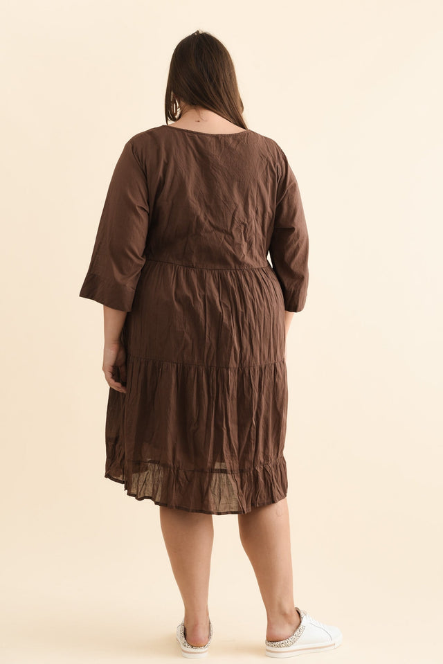 Milana Chocolate Crinkle Cotton Dress,Brunette model,alt text|model:Gabby image 17