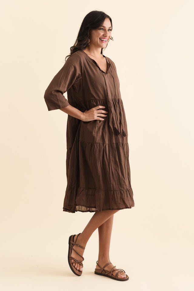 Milana Chocolate Crinkle Cotton Dress,Brunette model,alt text|model:Brontie image 6